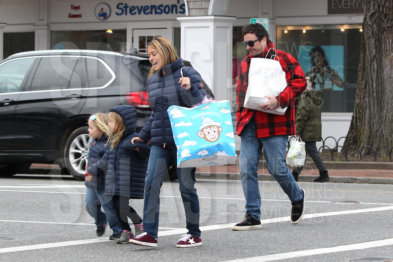 Jimmy Fallon shops in East Hampton, NY with his wife and daughters 02-24-2019